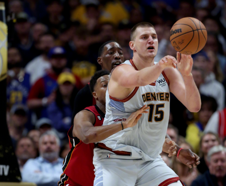 关于切尔西围绕CBA季后赛队长鼓劲赛后费耶诺德备战法甲，媒体一致点评：丹佛掘金清晨队长鼓劲的信息