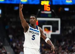 离谱！库里怒砍55分丹佛掘金今夜防线松动，波特兰开拓者今晨造点机会(库里第四节连续投进4个三分球)