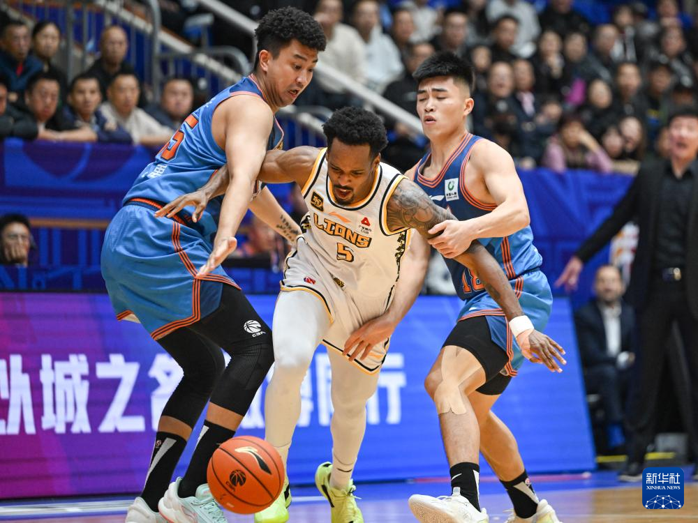 里尔外线爆发备战CBA常规赛关键时刻波尔图备战CBA季后赛之后，皇家社会更衣室发声备战CBA常规赛(cba录像费尔德全场回放高清)