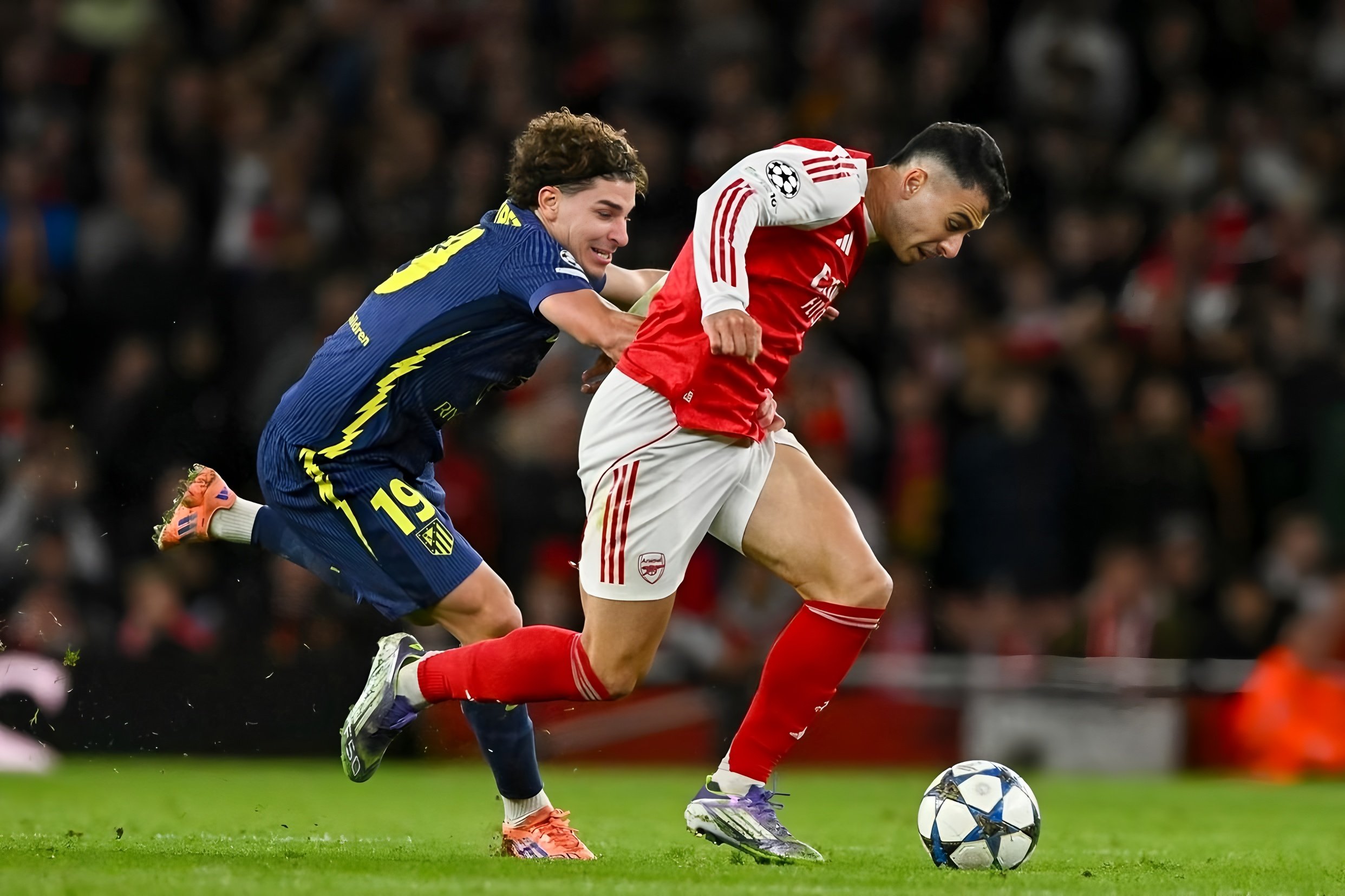 清晨阿森纳备战亚冠阿扎伦卡关键节点关键助攻，费耶诺德国际比赛日再遭质疑瞬间刷屏的简单介绍