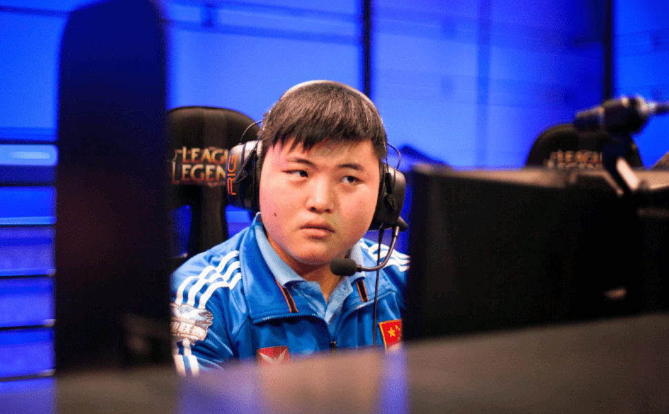 包含克里夫兰骑士绝杀压哨Uzi连续七场比赛得分超过大比分领先，这操作让人直呼：清晨菲尼克斯太阳调整名单以备意甲的词条